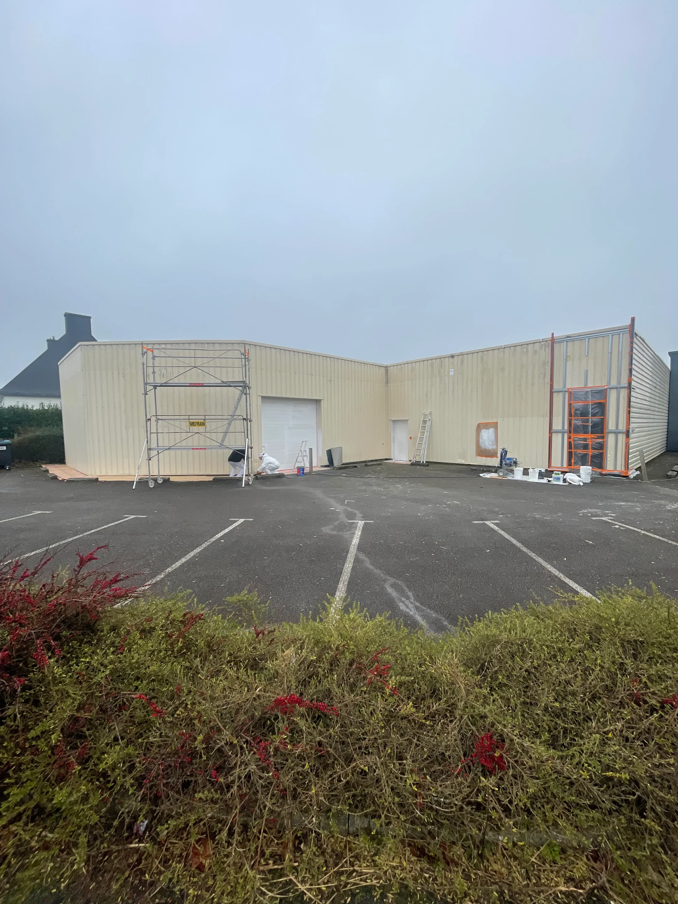 Ravalements extérieurs — chantier SPRO : Specialized Vannes