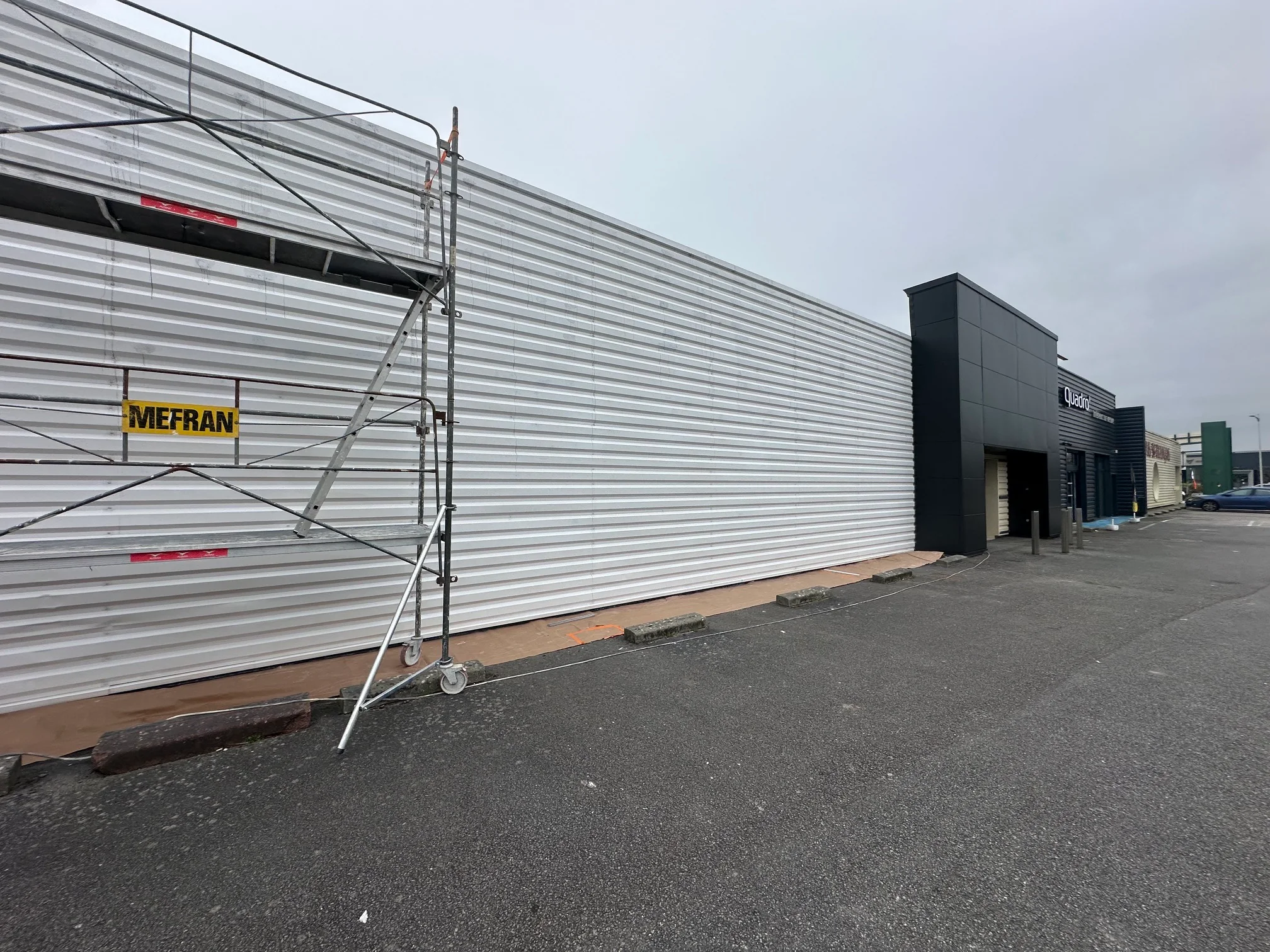 Ravalements extérieurs — chantier SPRO : Specialized Vannes