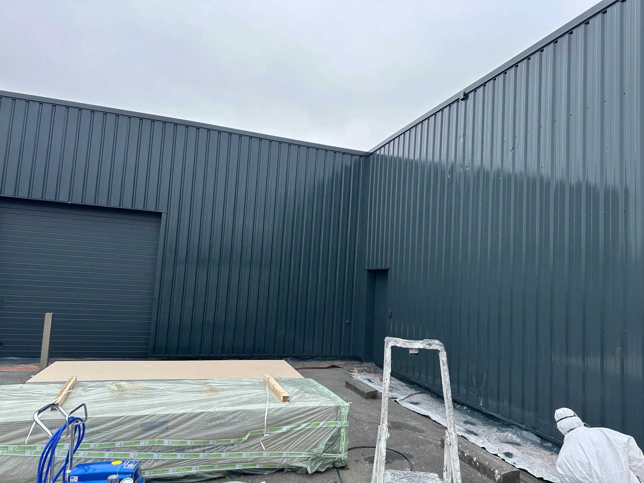 Ravalements extérieurs — chantier SPRO : Specialized Vannes