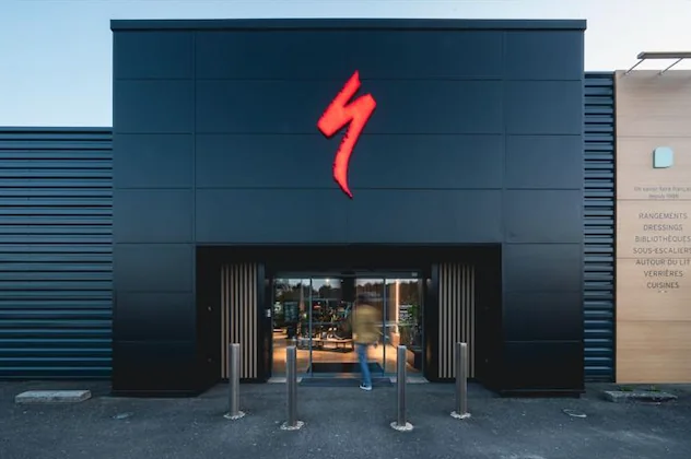 Ravalements extérieurs — chantier SPRO : Specialized Vannes