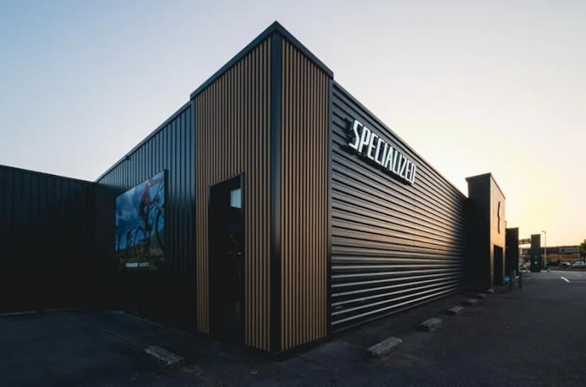Ravalements extérieurs — chantier SPRO : Specialized Vannes