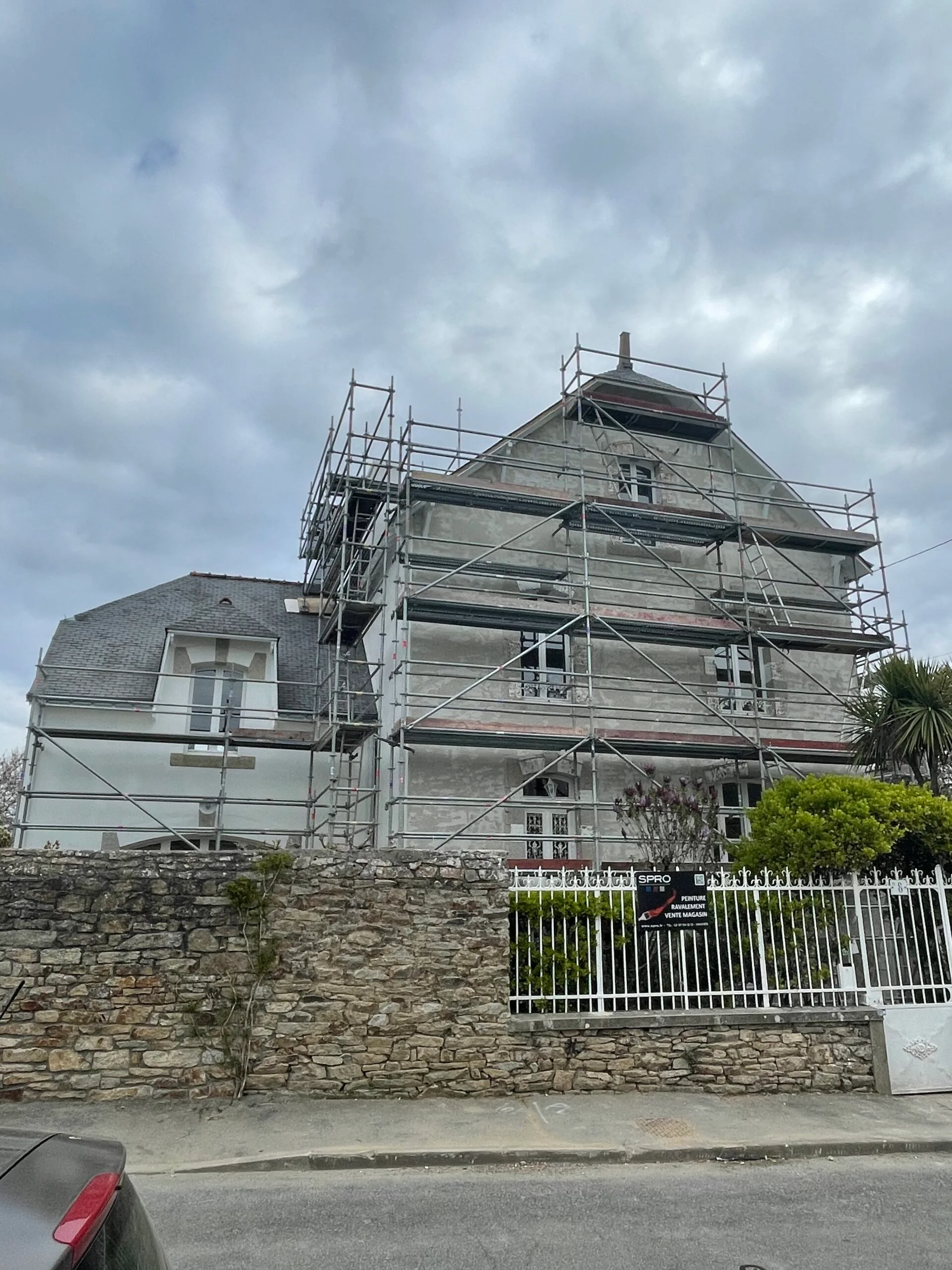 Ravalements extérieurs — chantier SPRO : Specialized Vannes