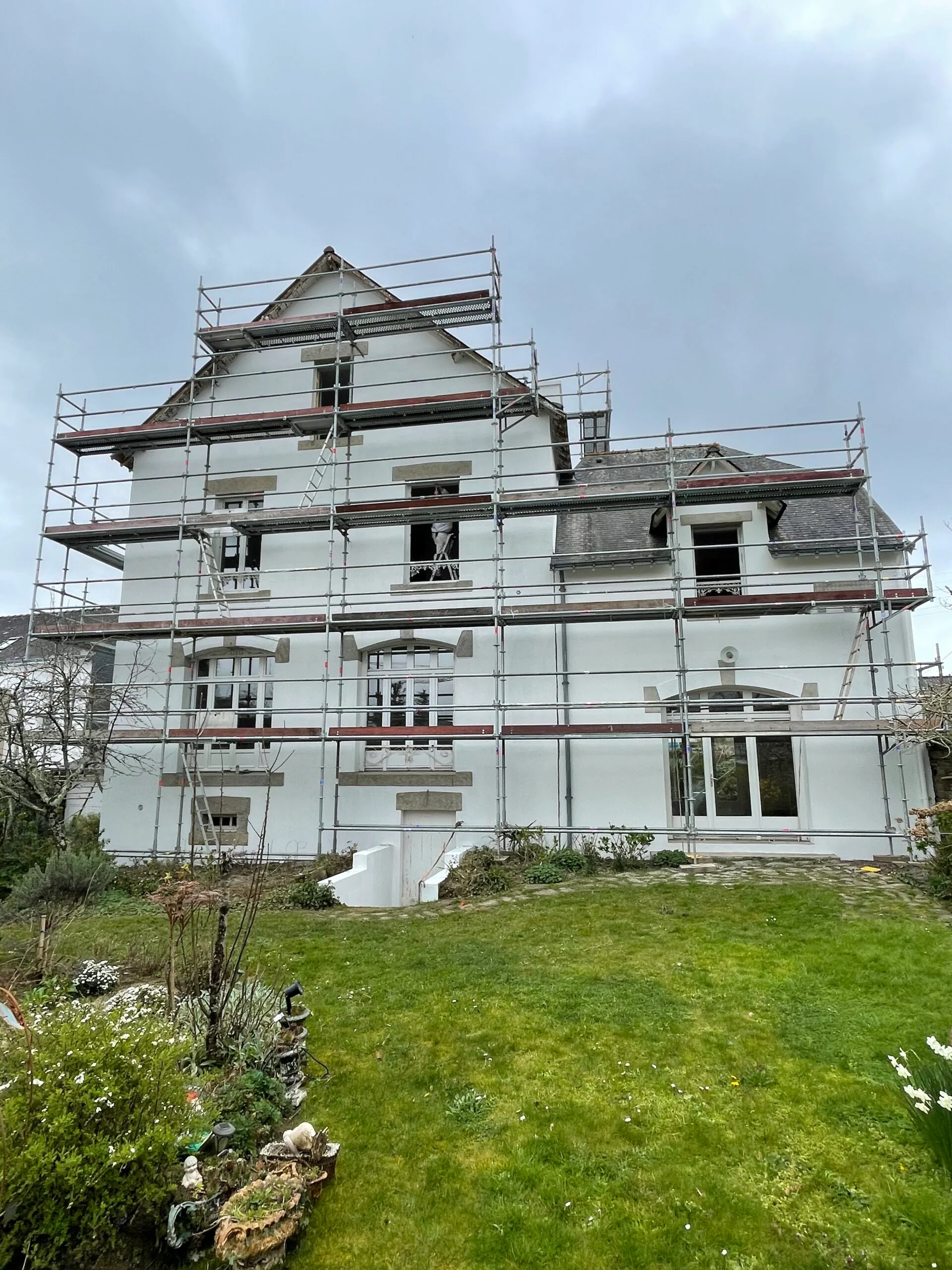 Ravalements extérieurs — chantier SPRO : Specialized Vannes