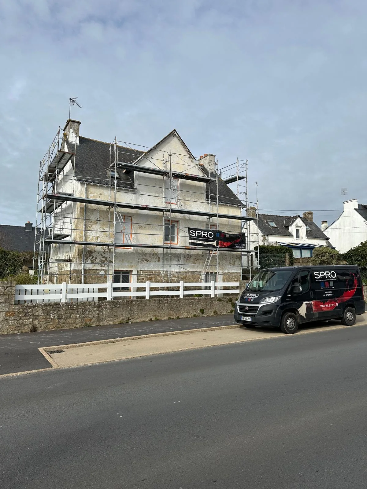 Ravalements extérieurs — chantier SPRO : Specialized Vannes