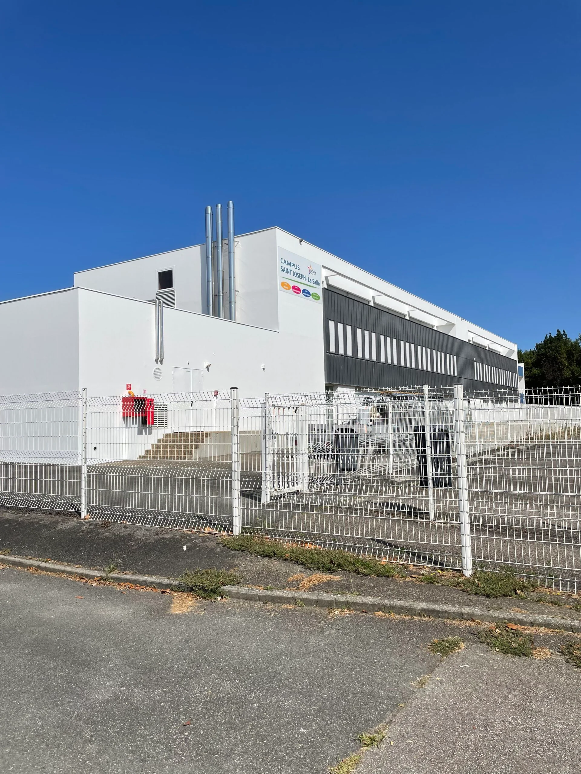 Ravalements extérieurs — chantier SPRO : Specialized Vannes