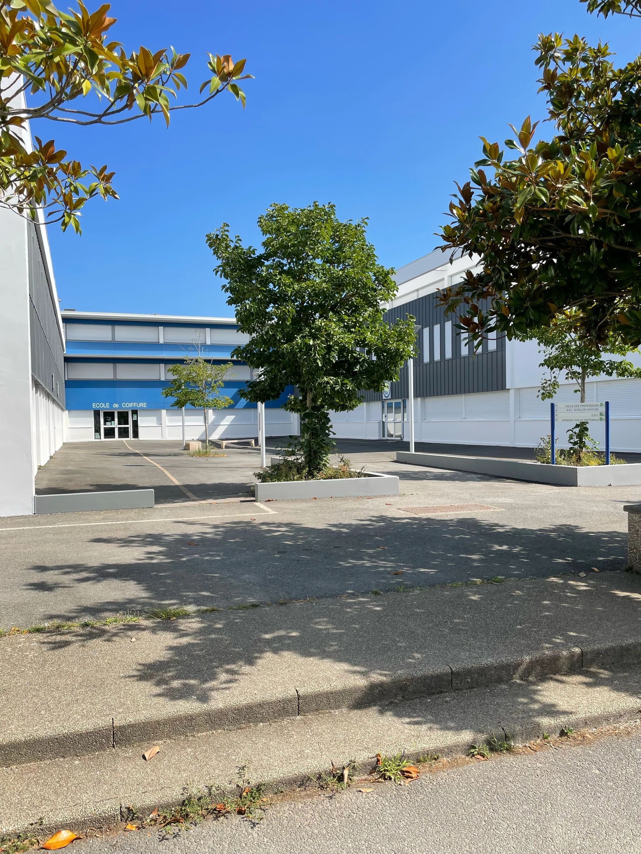 Ravalements extérieurs — chantier SPRO : Specialized Vannes