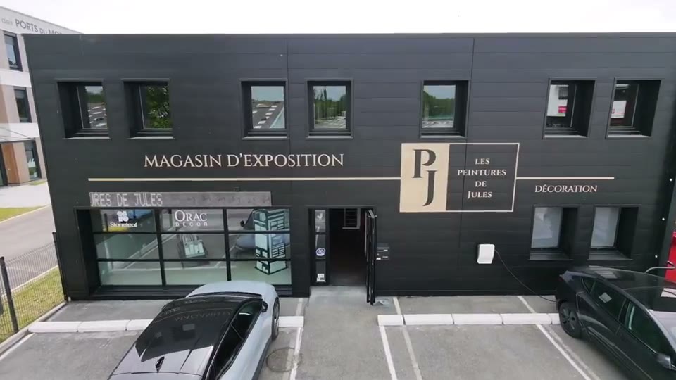 Le showroom Les Peintures de Jules à Vannes : peintures, teintes et matériel de chantier